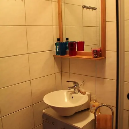 Kleine Wohngelegenheit Am Stadtrand Von