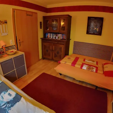 Kleine Wohngelegenheit Am Stadtrand Von *