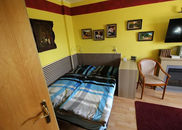 Apartment Kleine Wohngelegenheit Am Stadtrand Von *